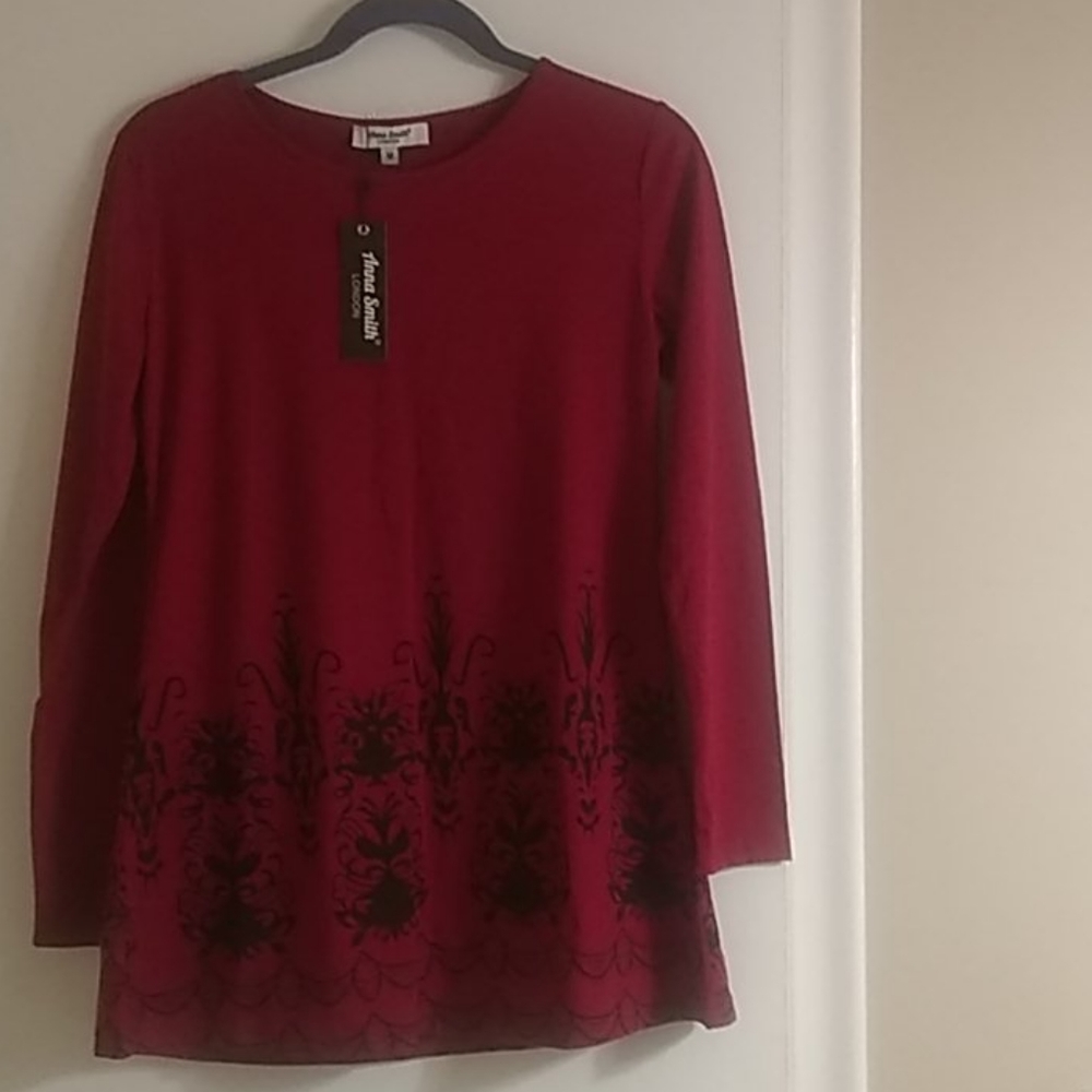 Anna Smith Long Sleeve Pull Over Top